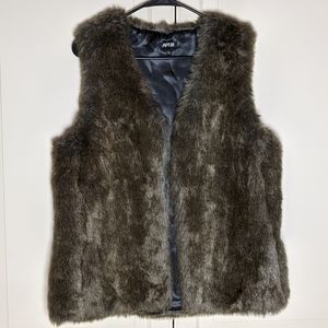 Apt. 9 Faux Fur Vest Hook Closure
